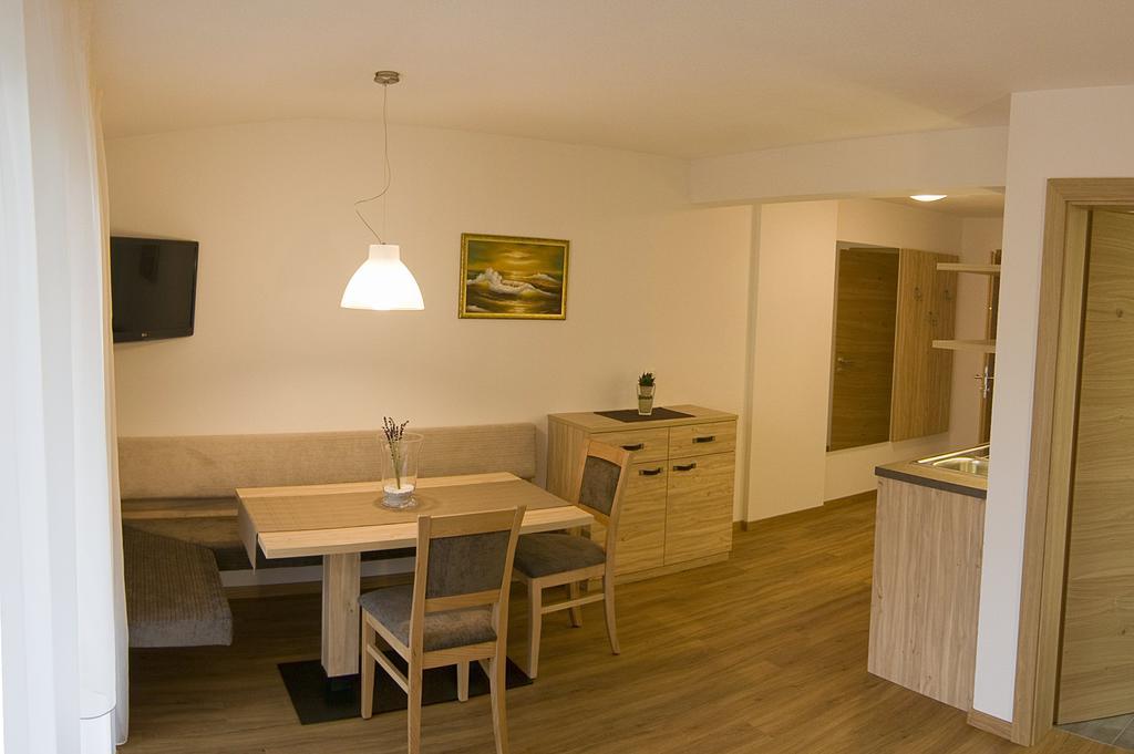 Garni Appartement Alpenresidence Cadipietra Habitación foto
