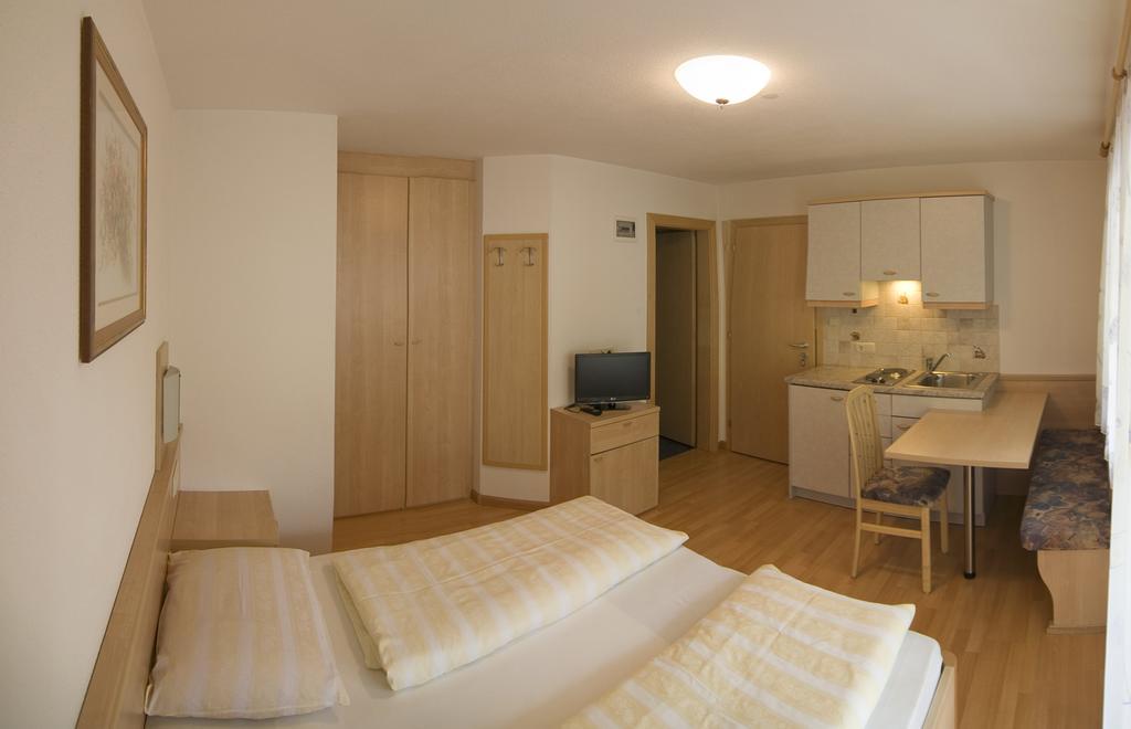 Garni Appartement Alpenresidence Cadipietra Habitación foto